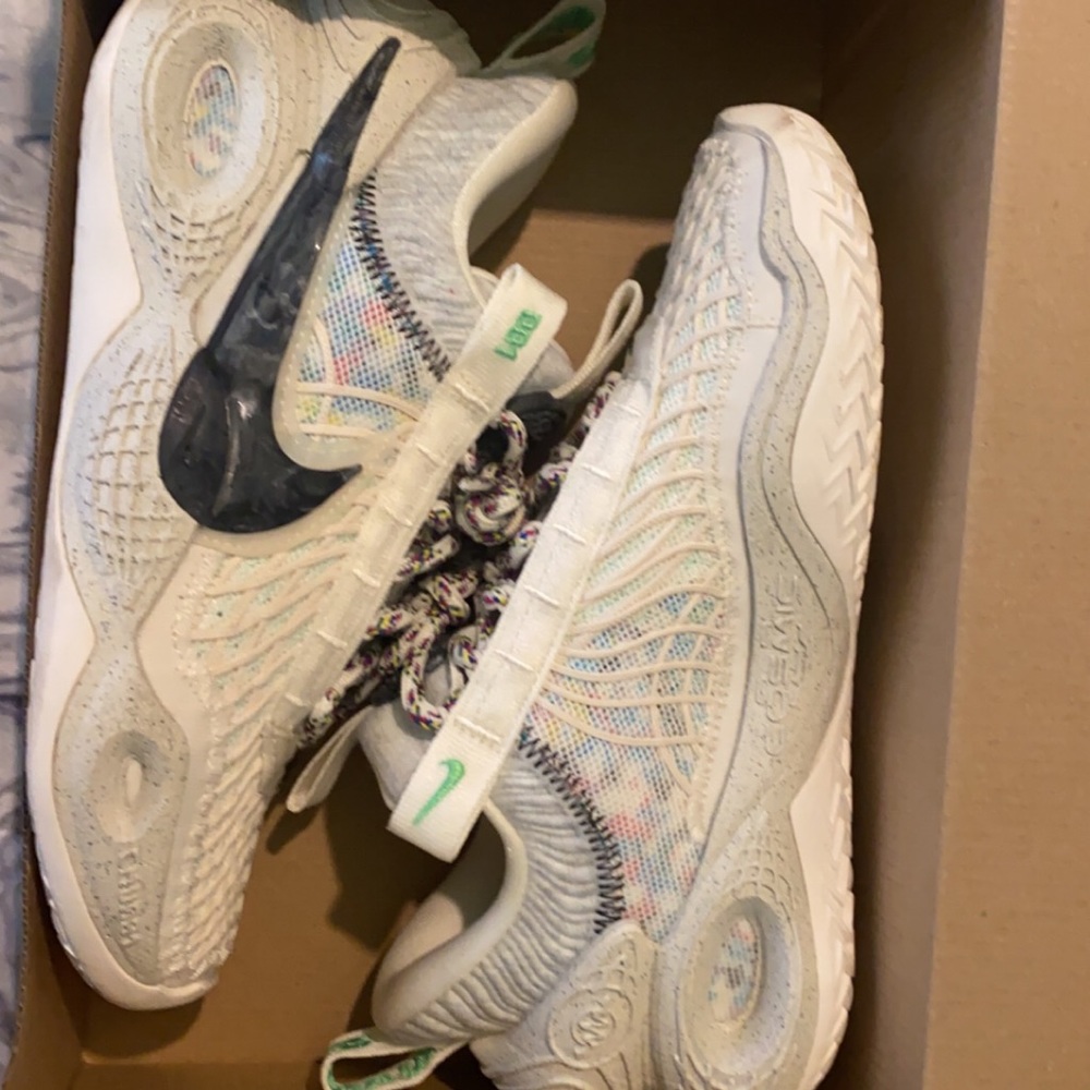 Nike cosmic unity